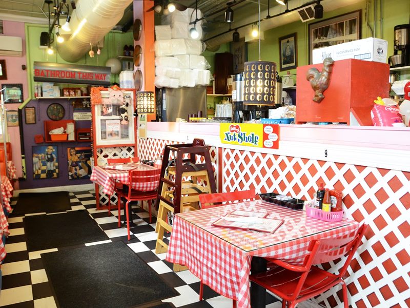 Pauline's Restaurant interior